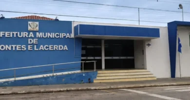 PREFEITURA ENROLA, DÍVIDA CRESCE E PROFESSORES SEGUEM SEM RECEBER AS DIFERENÇAS DO PISO EM PONTES E LACERDA