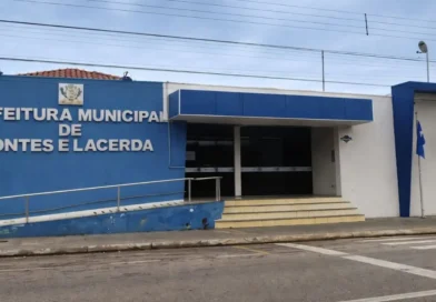 PREFEITURA ENROLA, DÍVIDA CRESCE E PROFESSORES SEGUEM SEM RECEBER AS DIFERENÇAS DO PISO EM PONTES E LACERDA